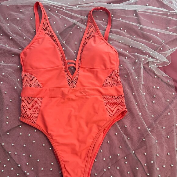 NWOT Coral Lace Cutout One Piece Swimsuit Women's Size Medium - Picture 2 of 12
